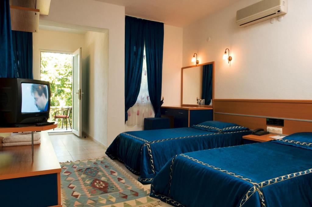 Ayvalik Beach Hotel Room photo